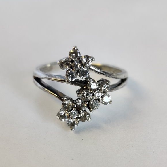 Vintage Diamante Bypass Ring Jewelry - Vintage Diamante Silver Bypass ring 💍